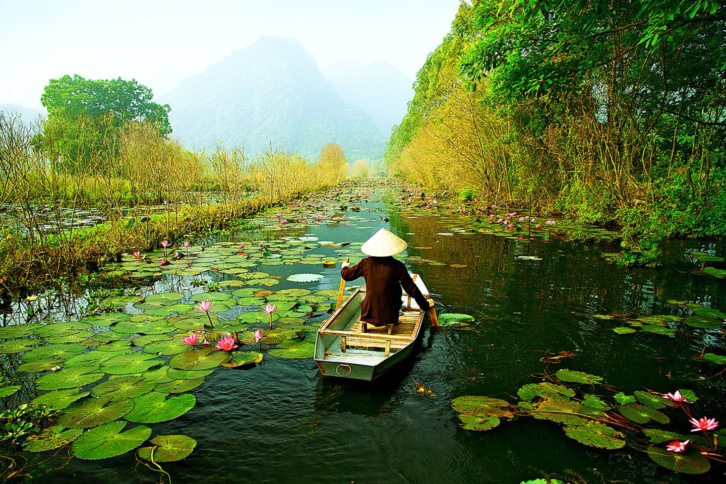 A NATUAL BEAUTY PHOTO-SHOOT IN VIETNAM / 16 DAYS